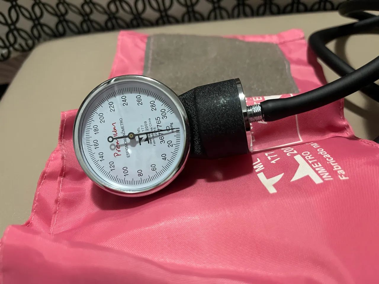 Kit Aparelho de Pressão + Estetoscópio Rosa