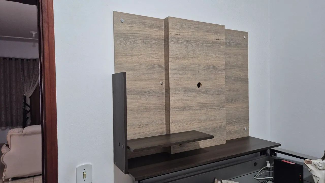 Painel de madeira para colocar TV e decoração - Foto 3