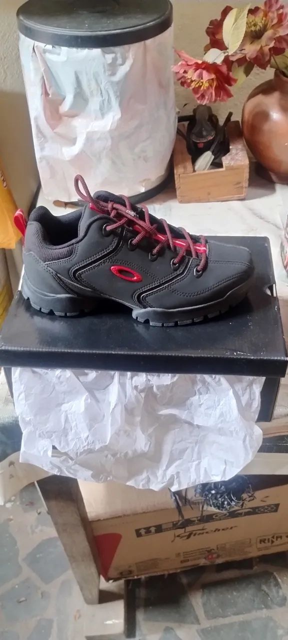 Bota Oakley número 40 nova  - Foto 4
