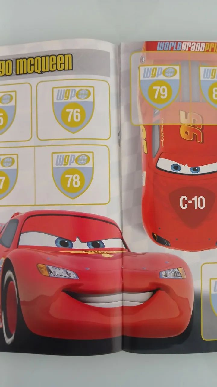 Álbum de Figurinhas - Carros 2 da Disney Pixar - Foto 2