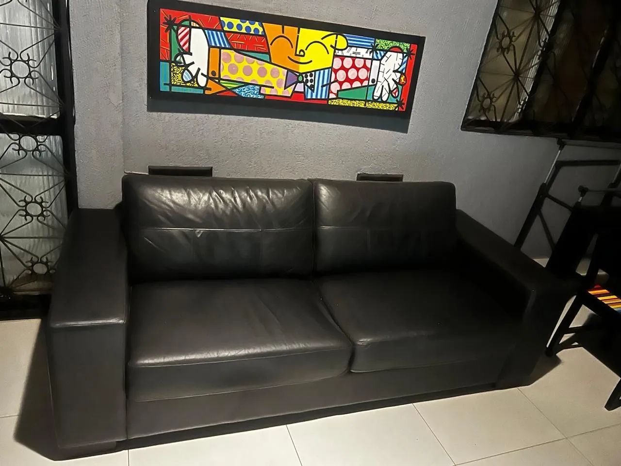 Sofá em couro preto 