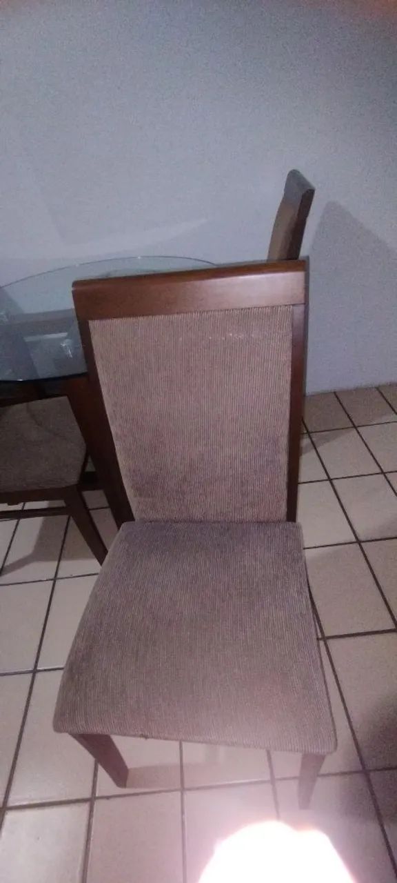 Mesa de madeira com tampo de vidro  - Foto 4