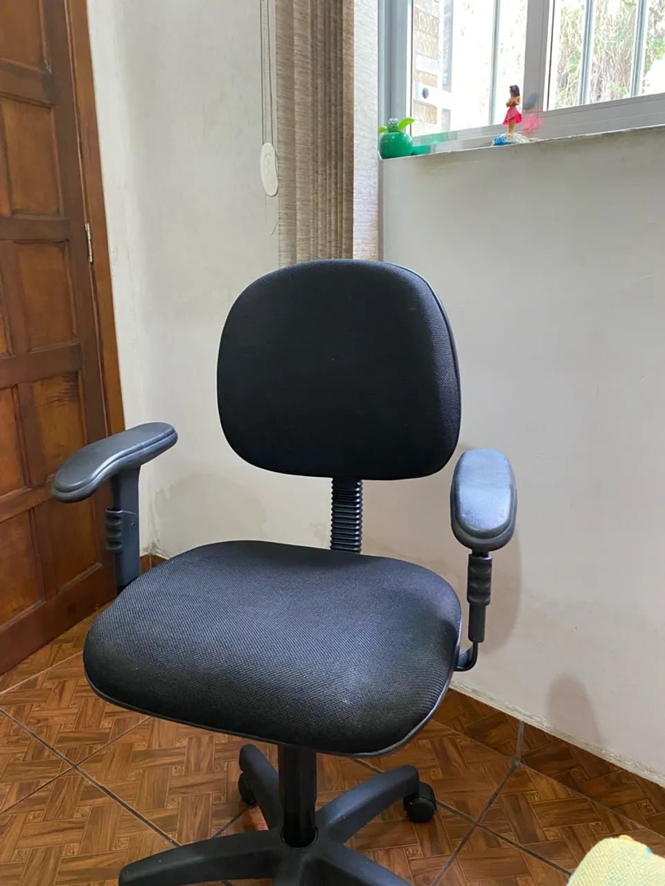 Cadeira preta  - Foto 5