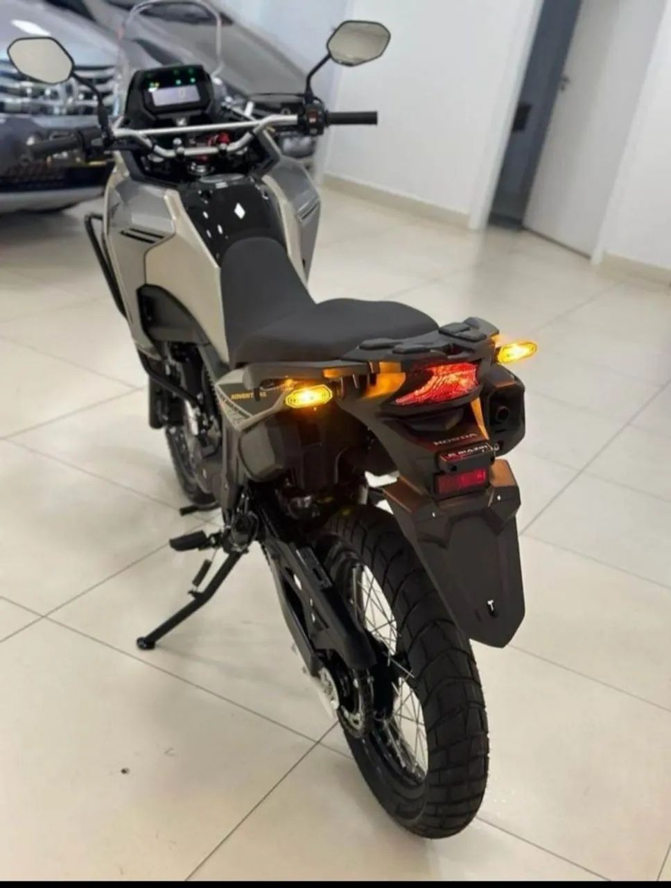 Honda Sahara 300 2024 - Foto 5