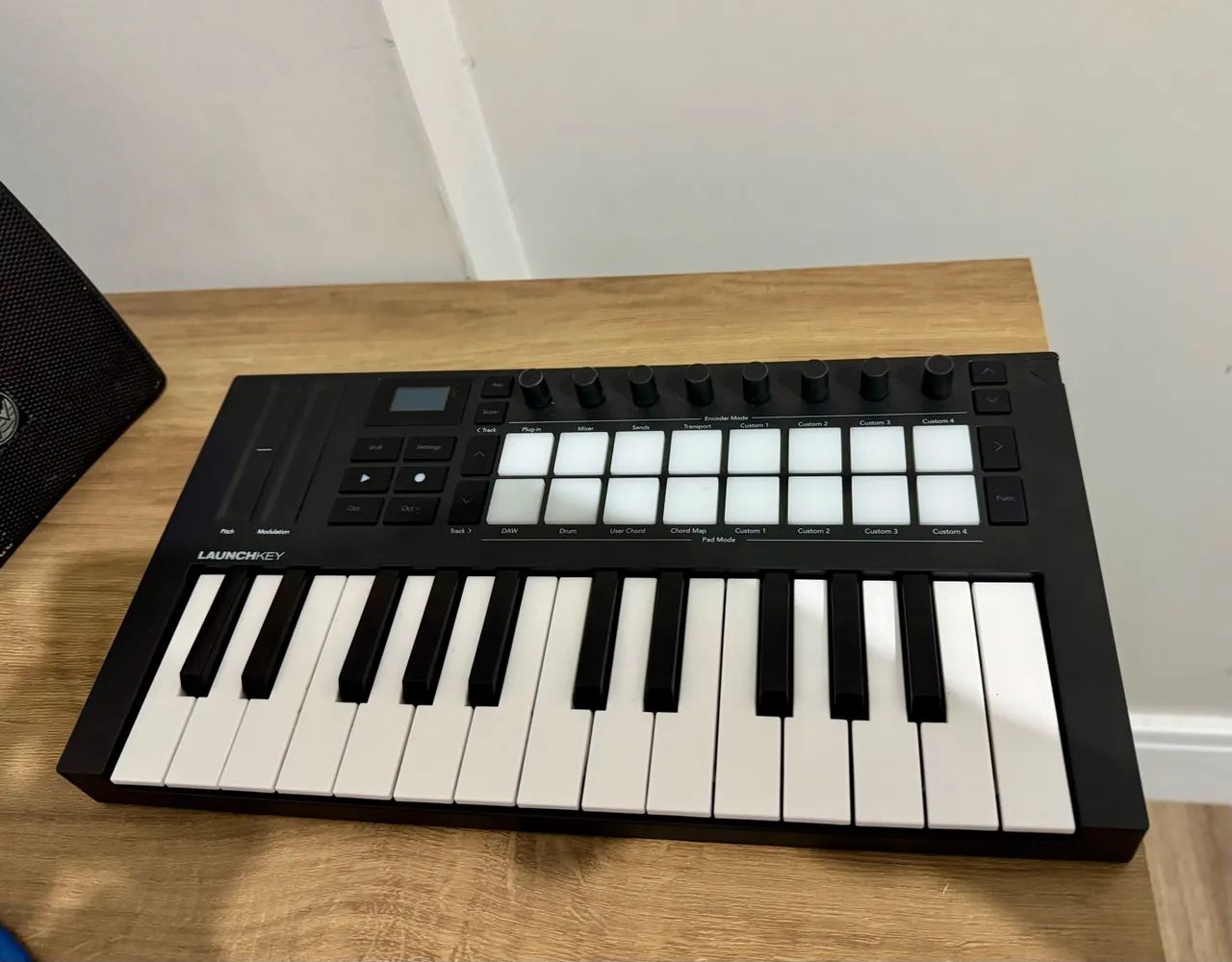 Controladora Novation Launchkey mini 25 MK4