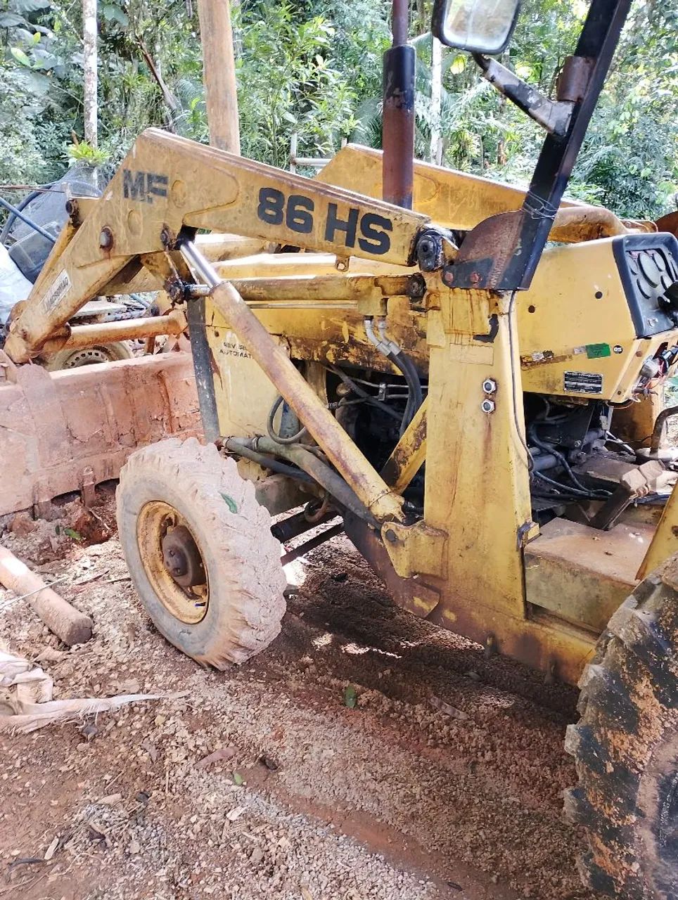 Vendo retroescavadeira MF86 - Foto 3
