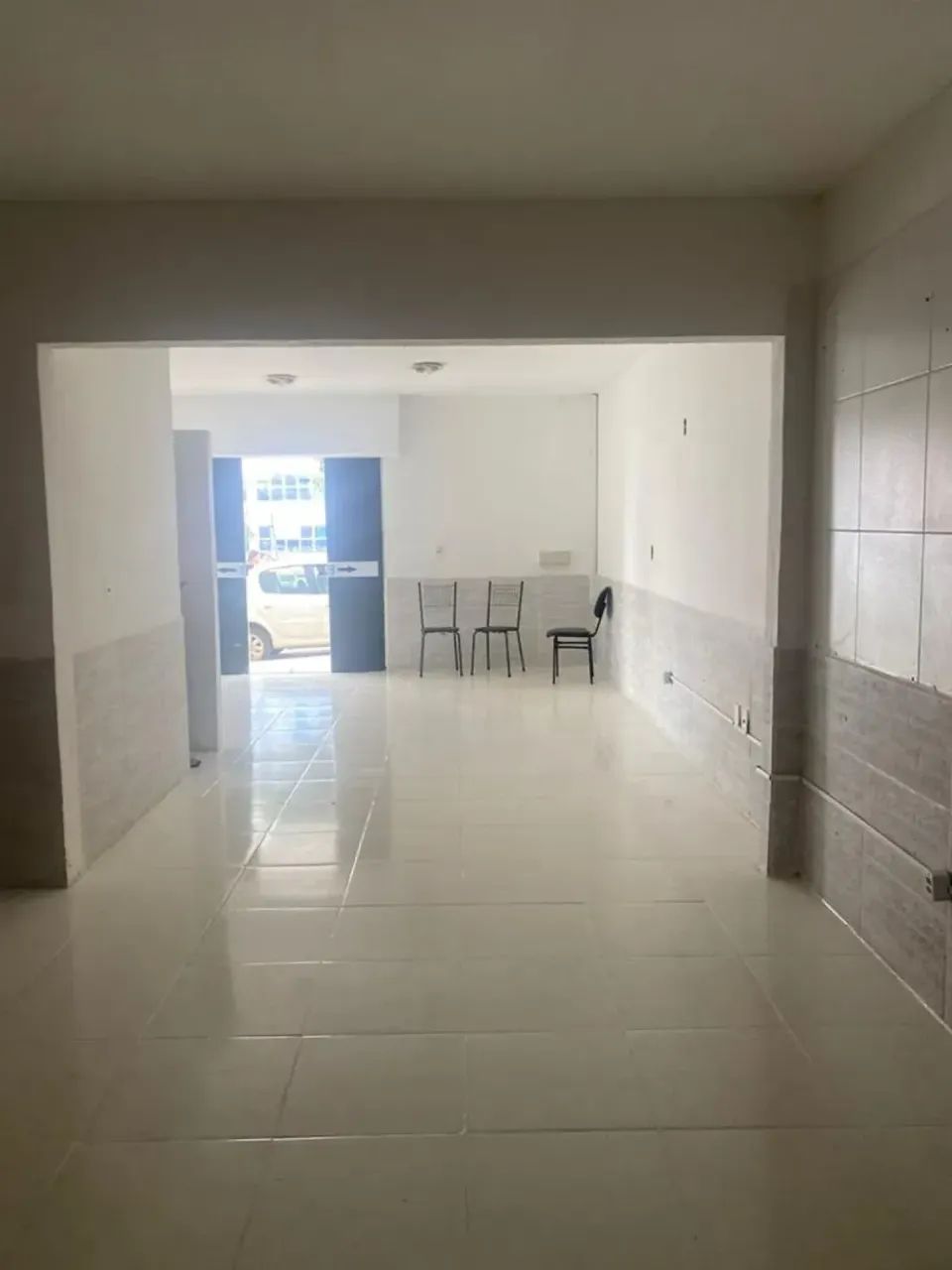 ALUGA-SE PONTO COMERCIAL + CASA AOS FUNDOS NA UNIVERSITARIA - Foto 4