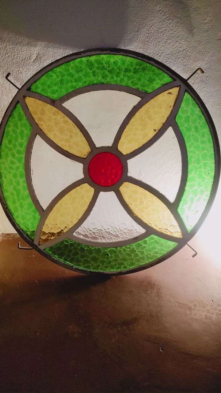 Vitral redondo com tema de flor  - Foto 4