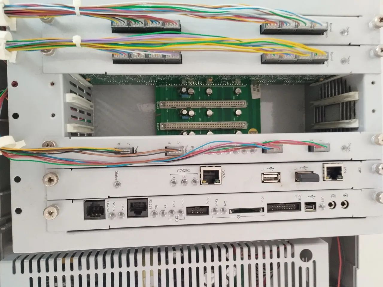 PABX híbrido INTELBRAS IMPACTA 140 - gabinete com fontes e placas  - Foto 5