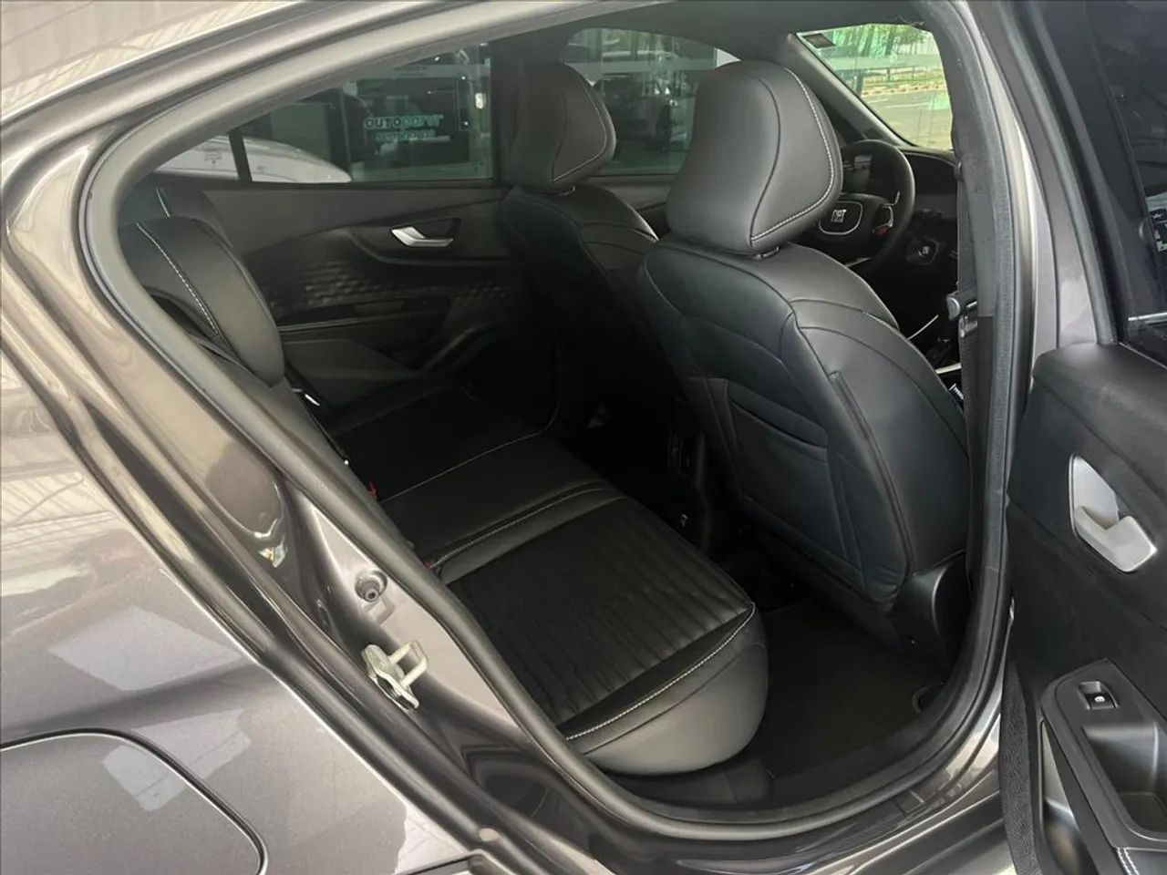 Fiat Fastback Limited Ed.1.3 270 T.flex Aut. 2025 - Foto 4