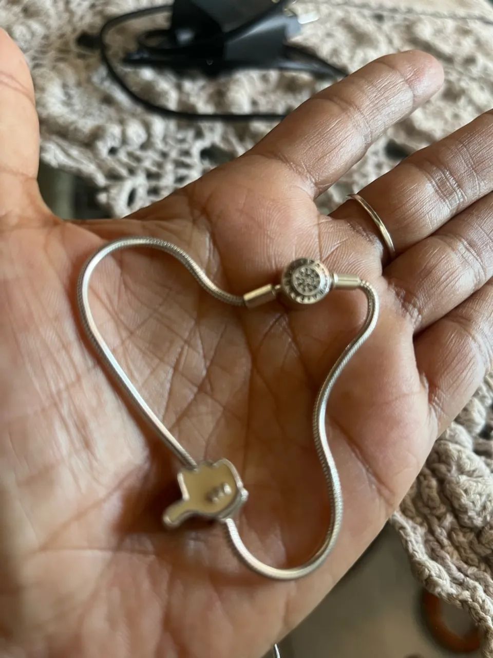Pulseira Pandora com berloque 