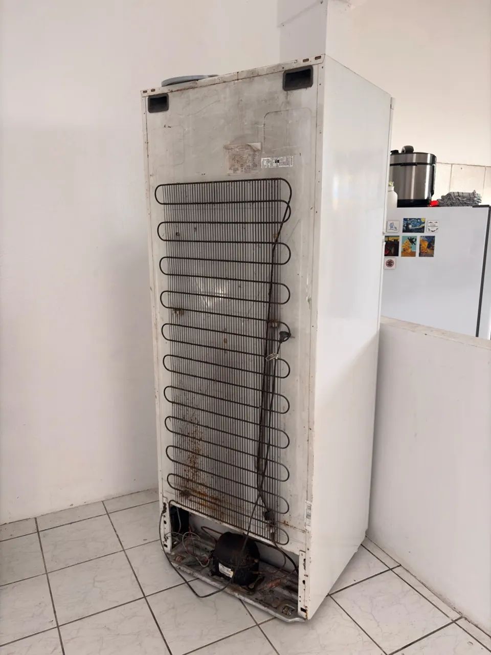 Geladeira GIGANTE com defeito - Foto 4