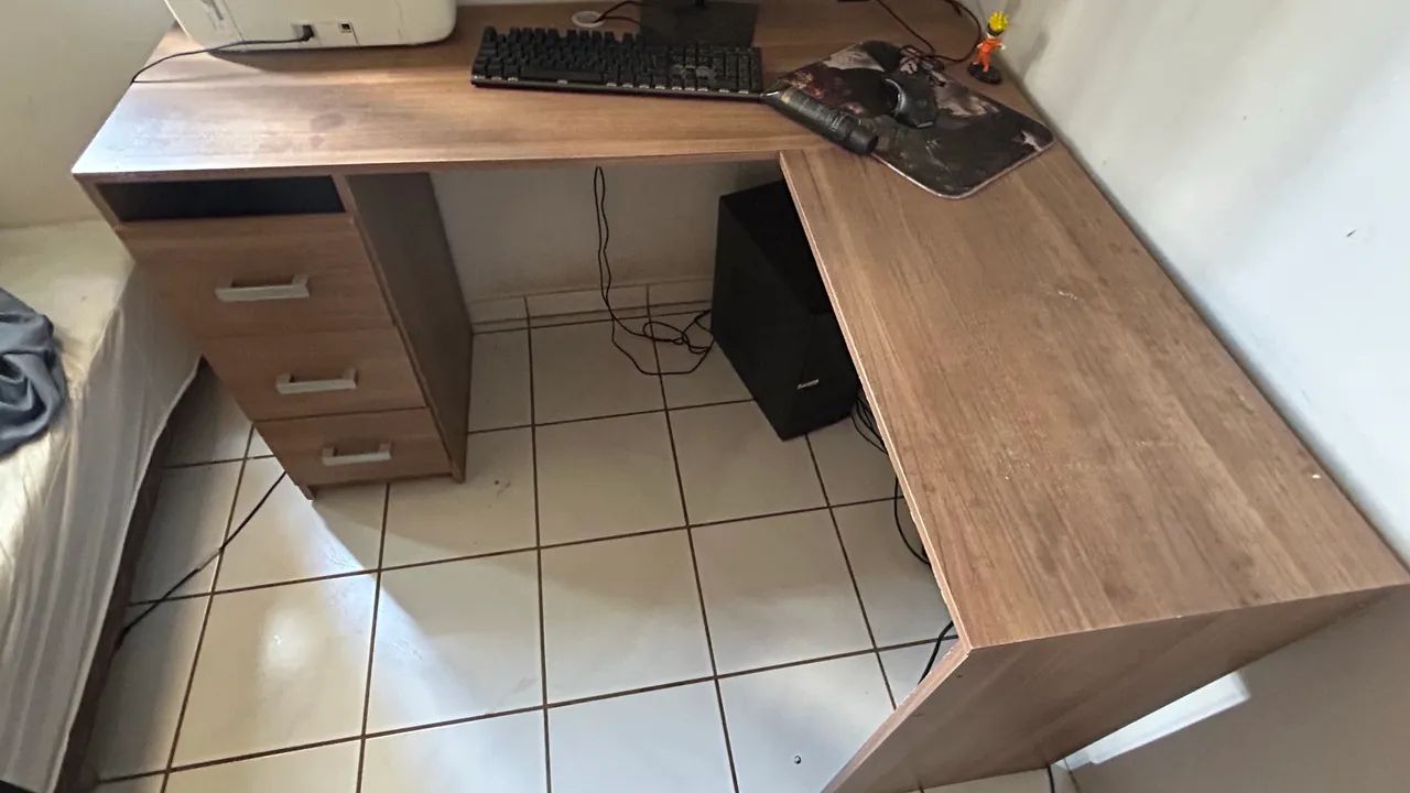 mesa em L com gaveteiro de 3 gavetas - Foto 4