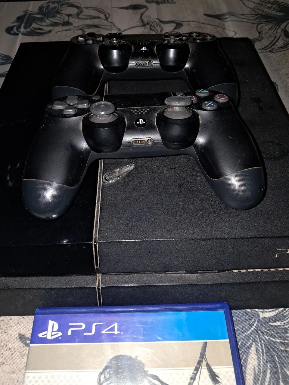 Ps4 Fat com 2 controles, 1 jogo midia física e jogos midia digital - Foto 2