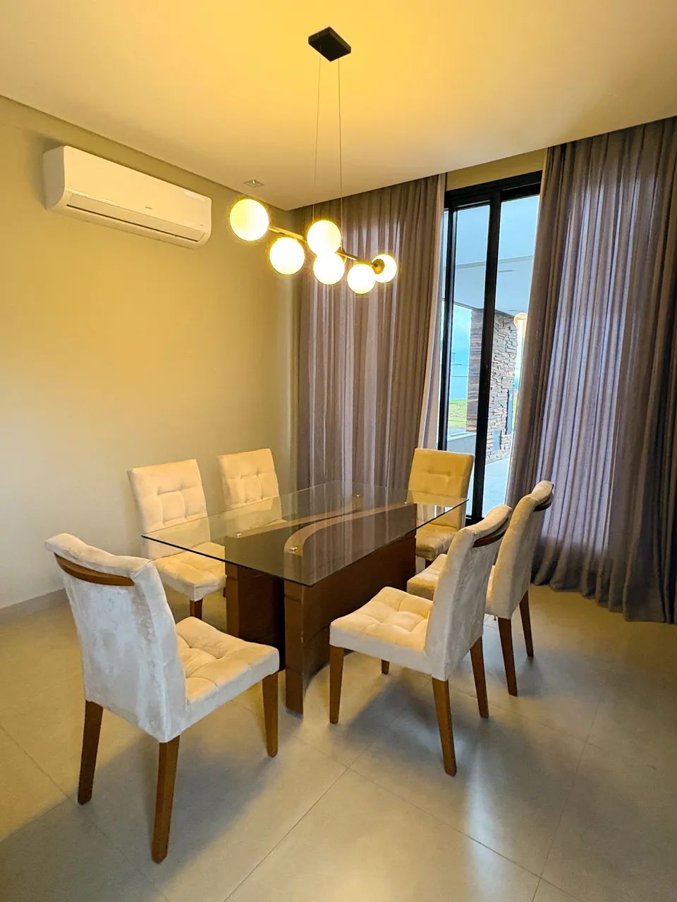 Vendo Mesa + 6 cadeiras
