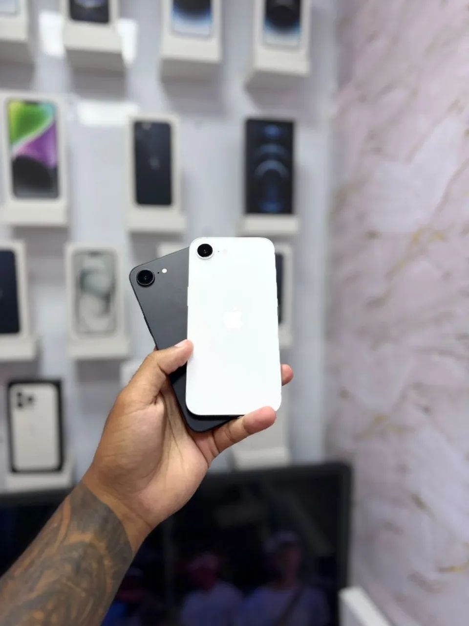 IPHONE 16e 256GB<br>R$ 3.499,00 MUITO LINDO