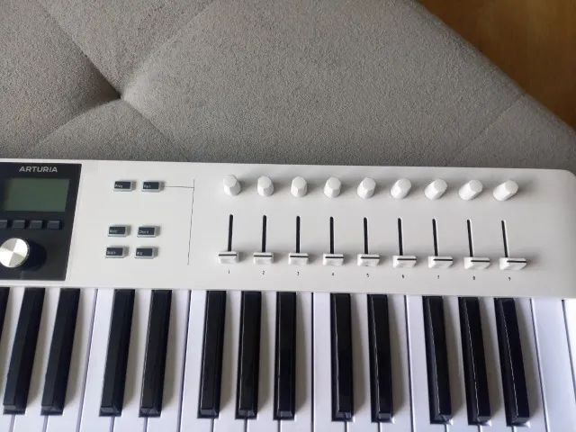 Controlador Arturia Keylab Essential 61 Branco - Foto 3