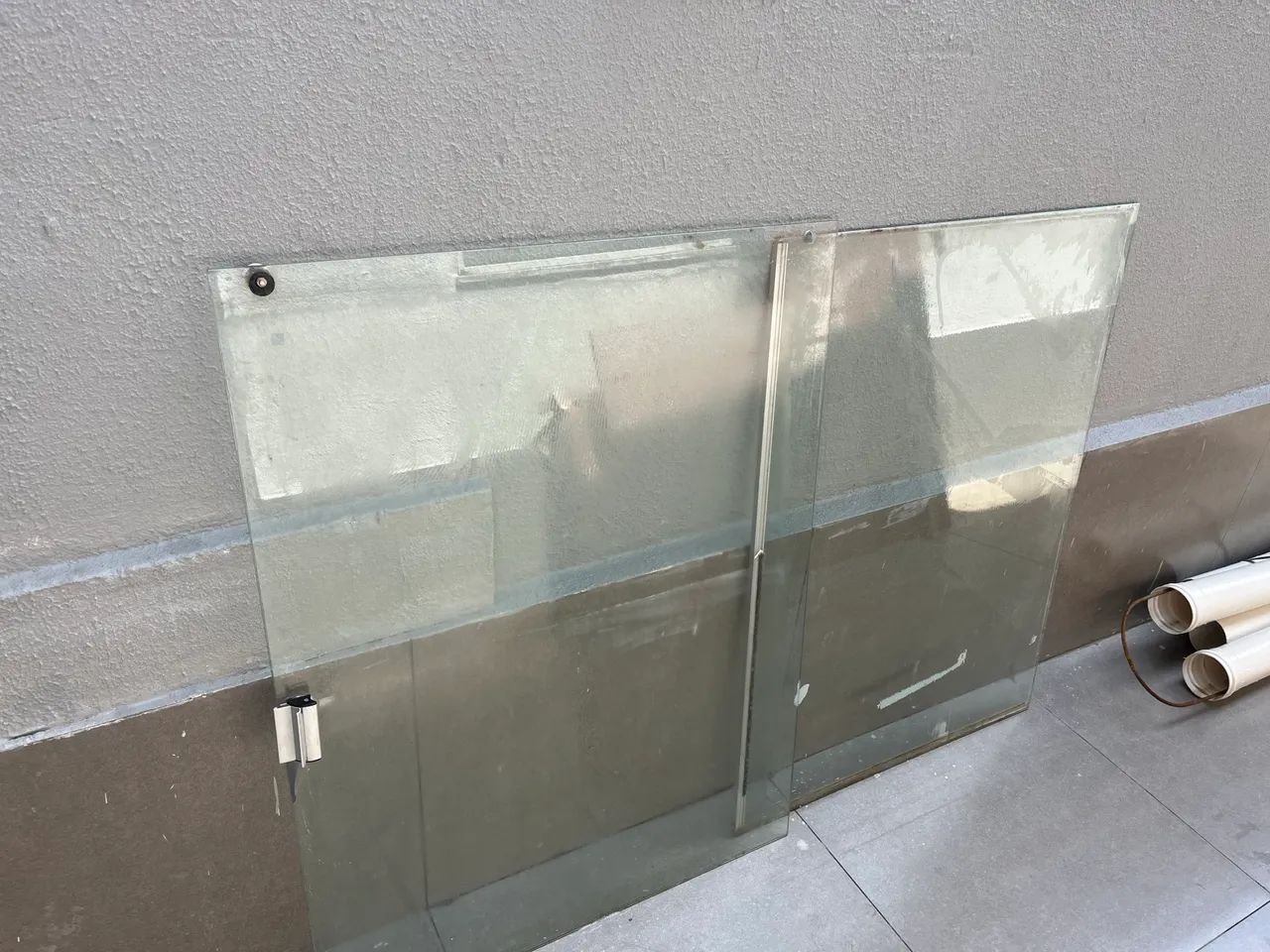 Box e janela de vidro 
