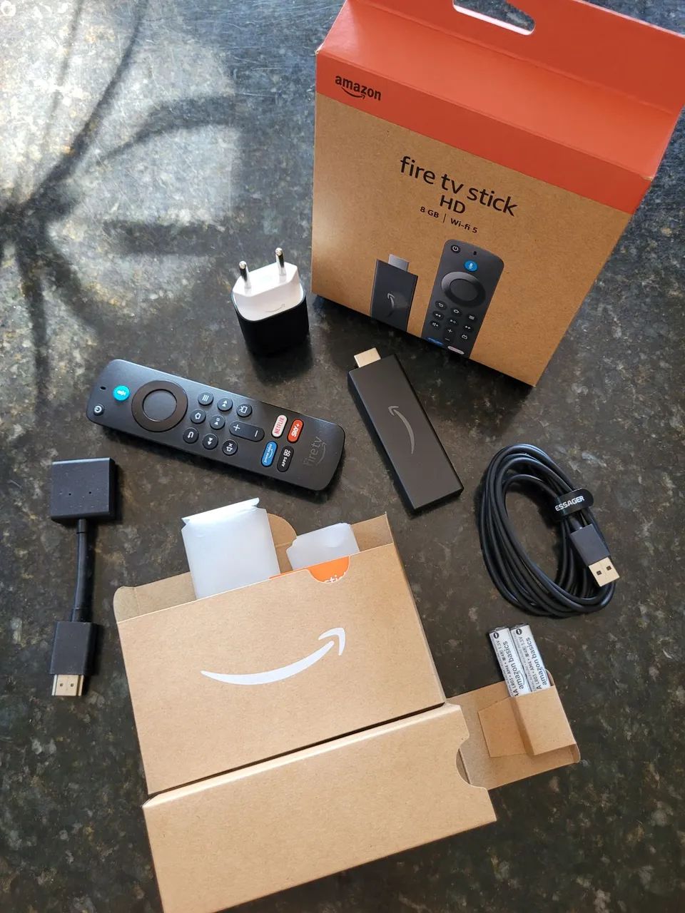 Fire TV Stick HD | Android 8GB | Comando de Voz Alexa | Completo na Caixa - Foto 3