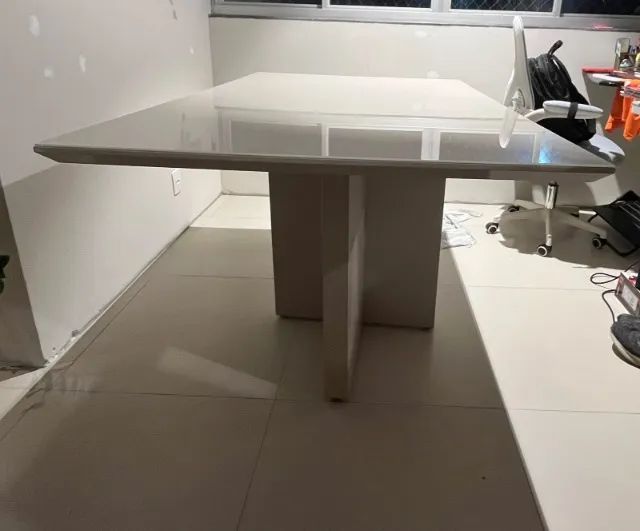 Mesa de jantar vidro leitoso