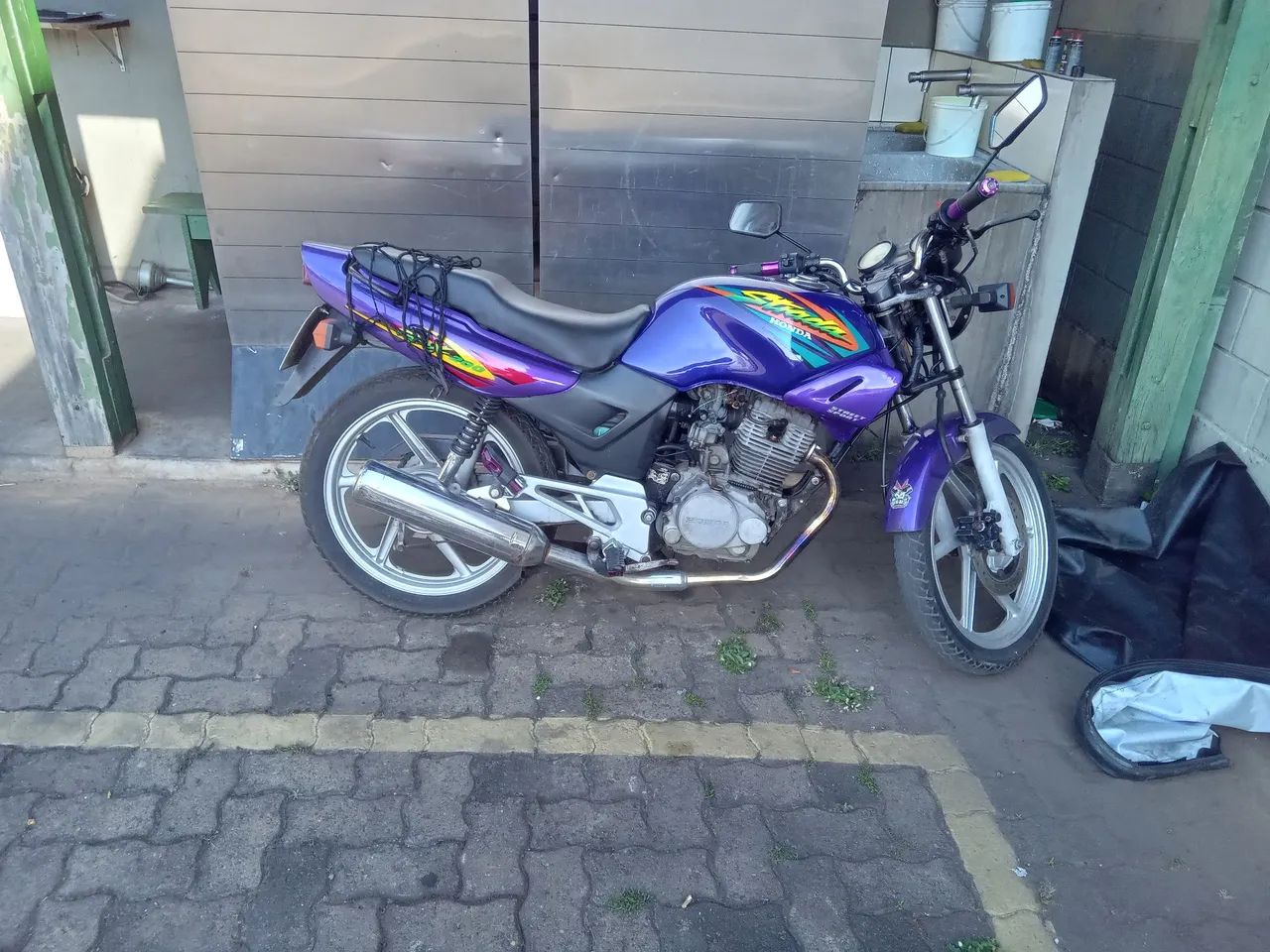 Strada moto muito bem cuidada
