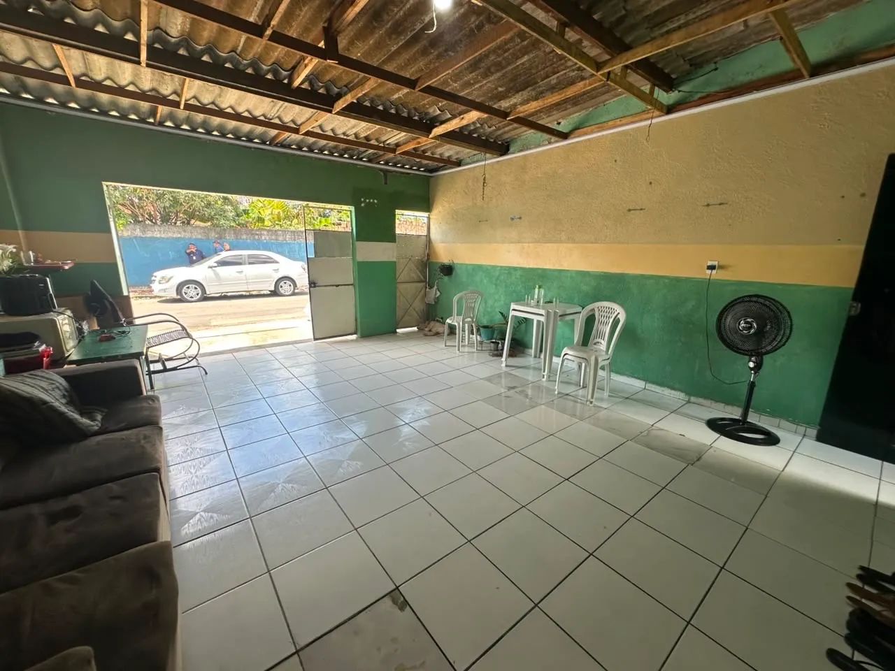 Vendo casa com piscina e com 3 quartos + Kit net  - Foto 3