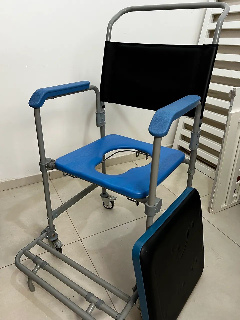 Cadeira de banho muito nova. 149,00