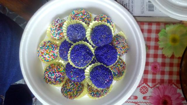Brigadeiros, valores e fotos ao lado - Foto 4