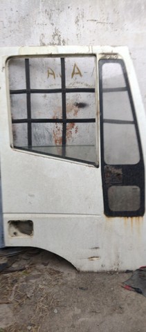 VENDO ESTÁ PORTA DO IVECO