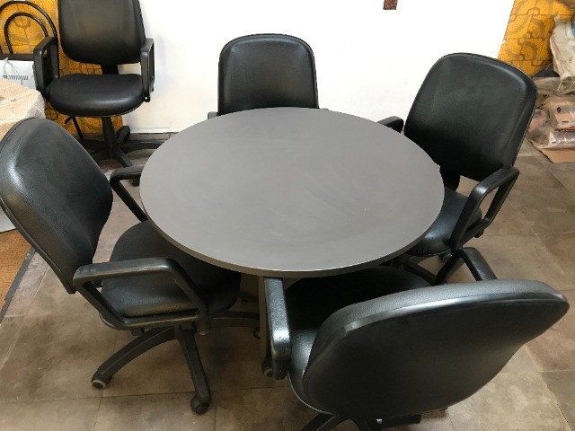 Mesa e Cadeiras Escritório Erghos