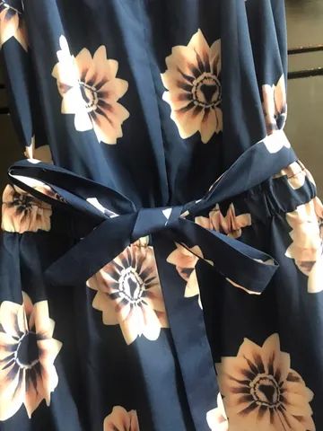 Macacão azul estampado com flores e com amarração opcional
