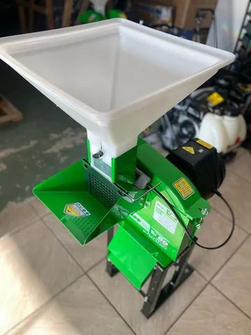 Trituradora Forrageira Trf80 2cv 220v 6 Martelos Moveis Trapp - Foto 4