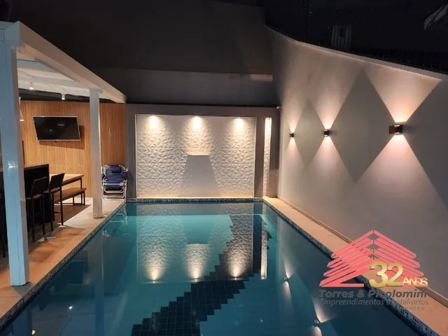 Sobrado com piscina no Parque da Mooca 4 suítes e 6 vagas de garagem 3 salas e 438m² - Per