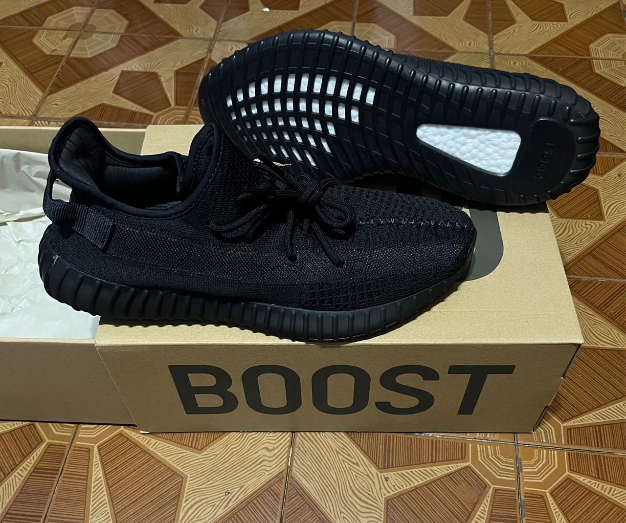 Yeezy 350 V2 Onyx (2023) Novo - Tamanho 45