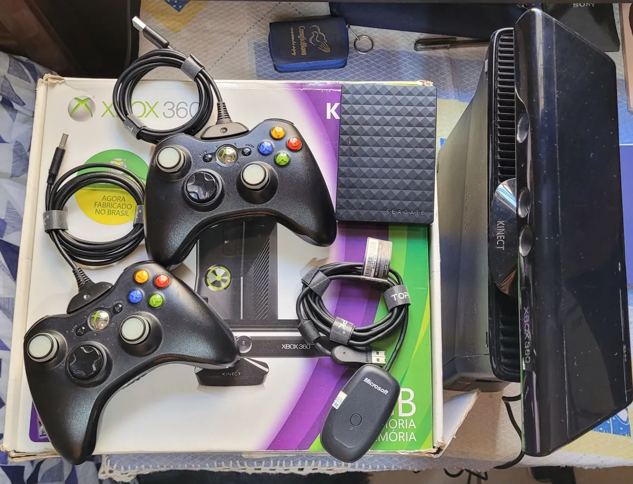 Xbox 360 com Kinect e 2 Controles