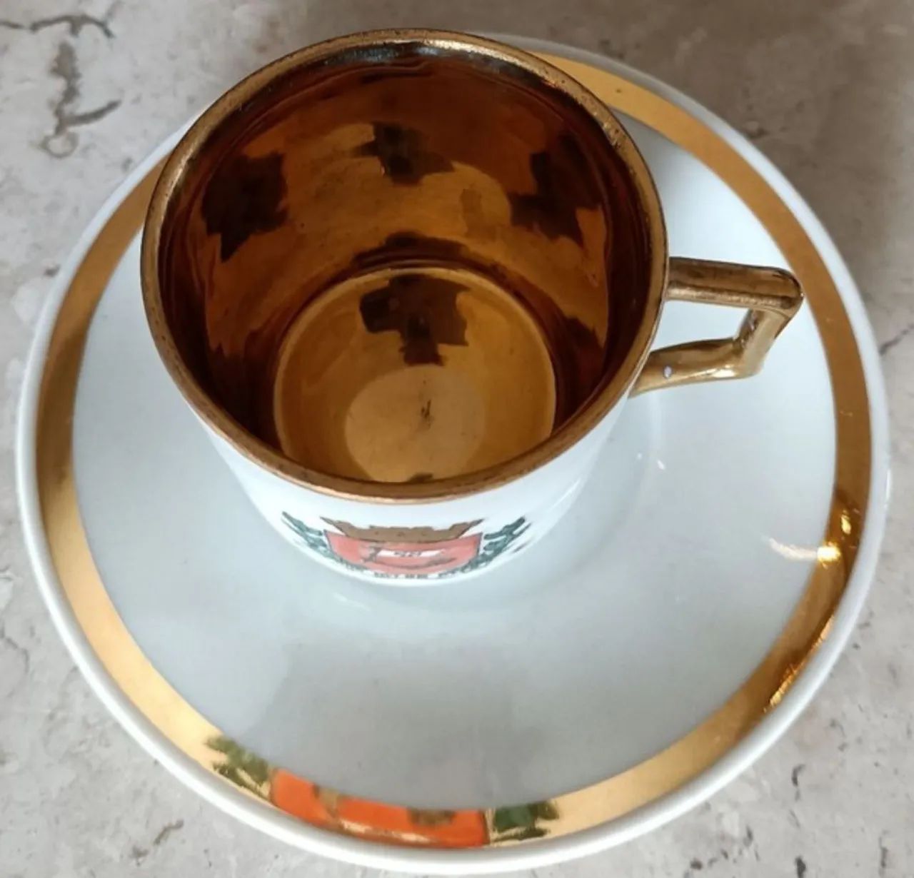 Xícara antiga com revestimento em ouro - Foto 3