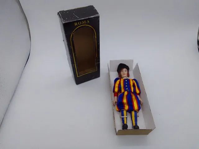 Boneco Porcelana Coleção Roma Itália Revista Anos 90 - 20 Cm - Foto 4