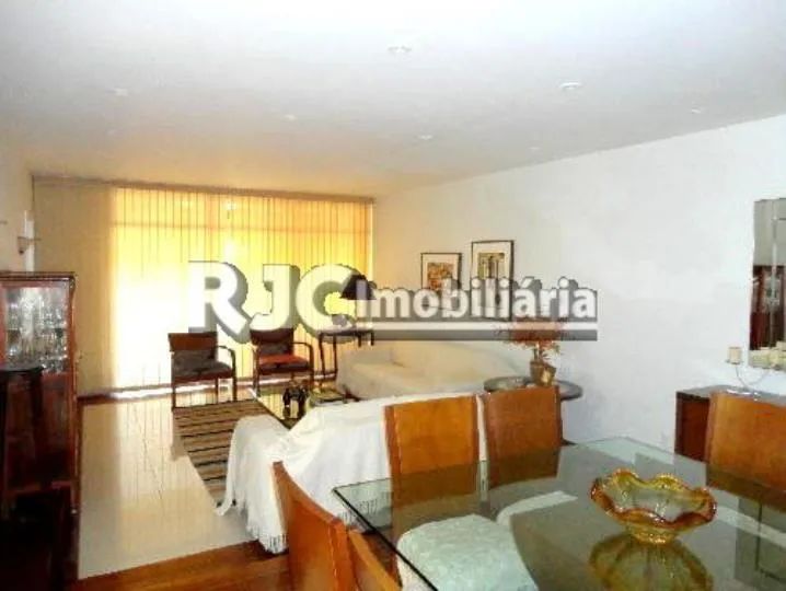 Apartamento de 224 metros quadrados no bairro Alto da Boa Vista com 3 quartos