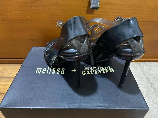 Salto Melissa Preto - Jean Paul Gautier  - Tam. 35 - COM CAIXA - Foto 3