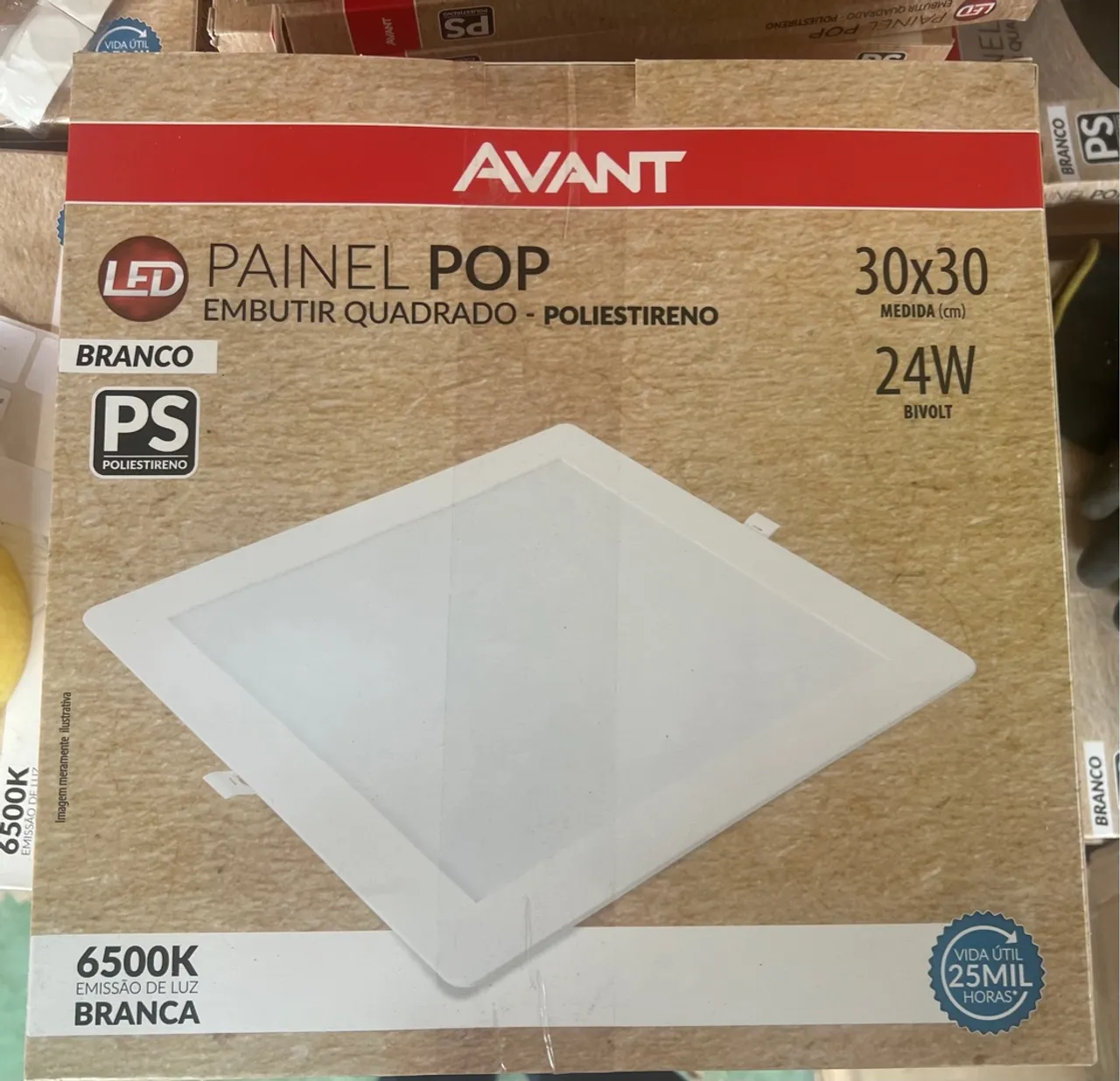 Lote com 250 luminárias de embutir AVANT