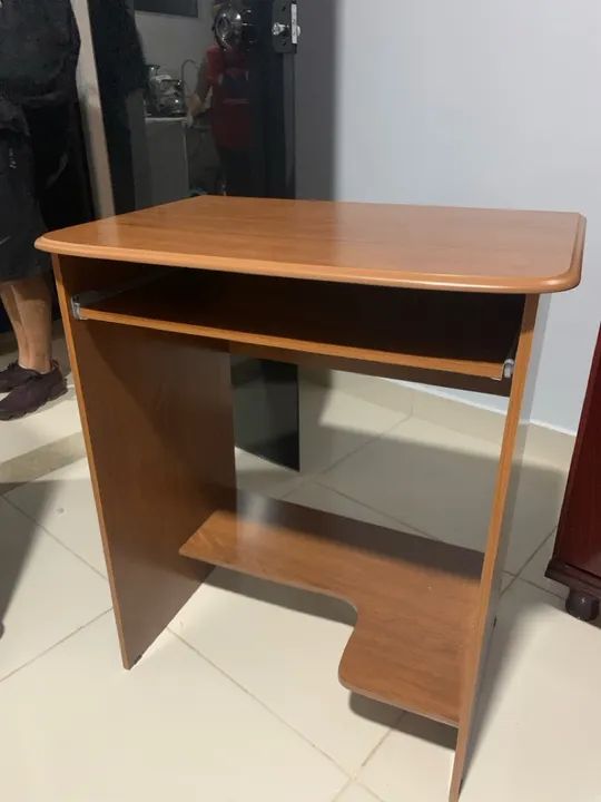MESA DE COMPUTADOR PRÁTICA R$ 230,00 A VISTA