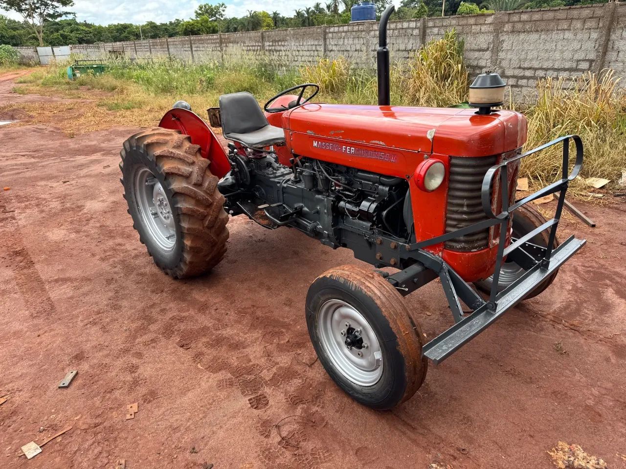 MF 50x 4 marchas e implementos em excelente estado!!