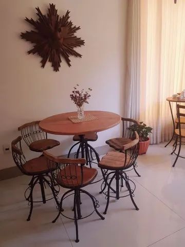 Jogo Bistrô Ajustável Com 6 Banquetas 