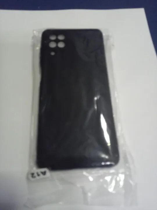 Capa em silicone com veludo Samsung Galaxy A12 - Foto 2