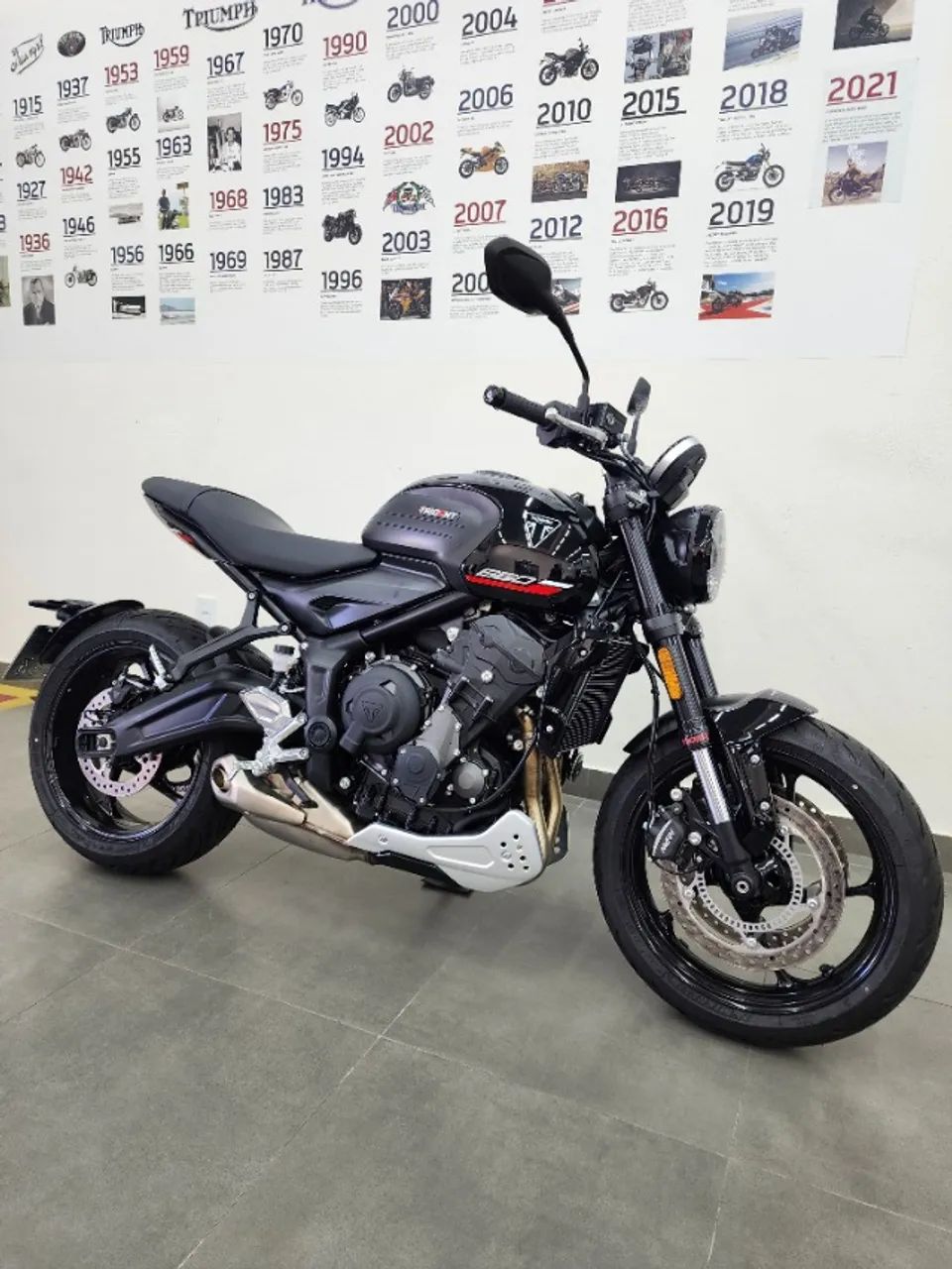 NEW TRIUMPH TRIDENT 660 - Foto 2