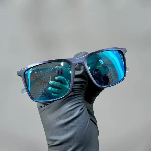 Óculos Oakley B9