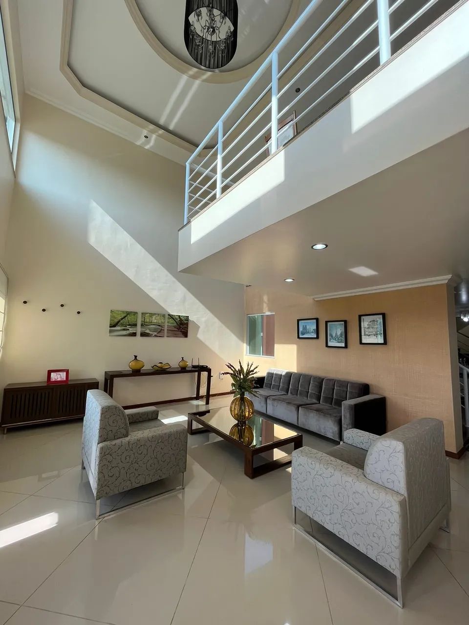 Casa para venda com 357 m² localizada dentro de condomínio em  Macaé/RJ.
