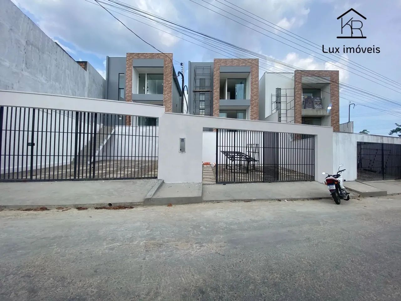 Sobrado, 3 suítes, aceita financiamento Aguas Claras
