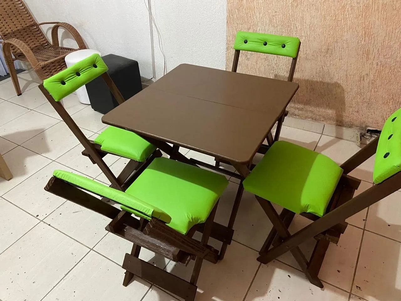 Conjunto de Mesa Dobrável Preta com 4 Cadeiras - Foto 3