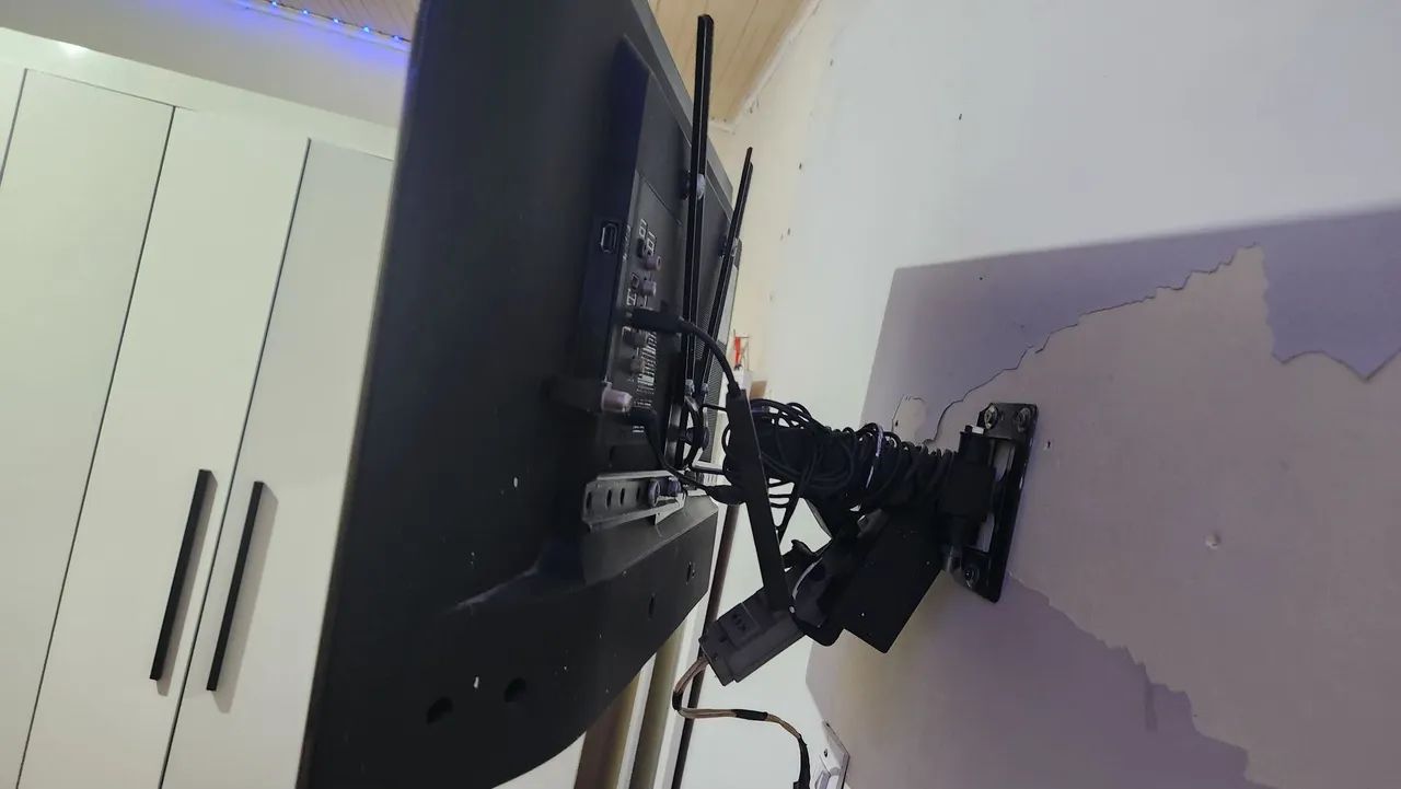 Tv Samsung 32P + FireStick Tv - Foto 2